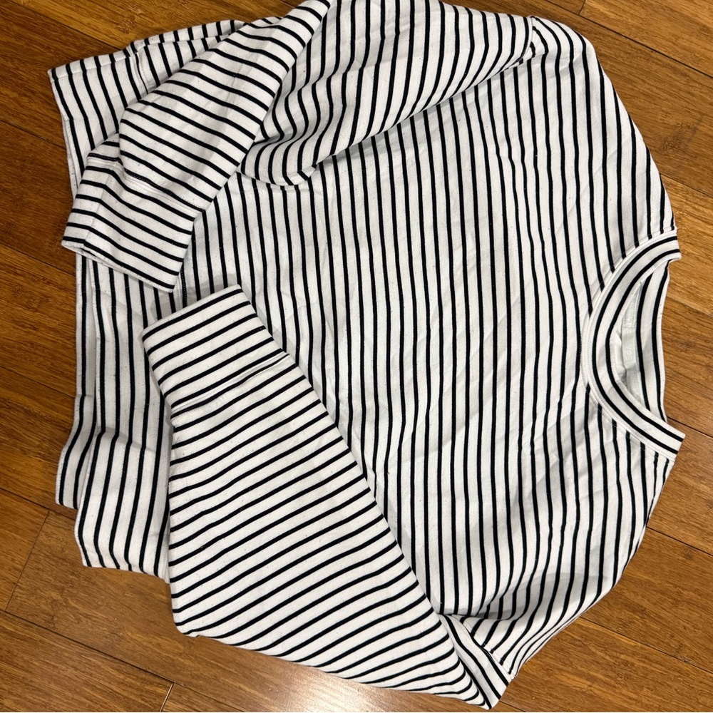 American Eagle Outfitters Black and White Striped Sweatshirt